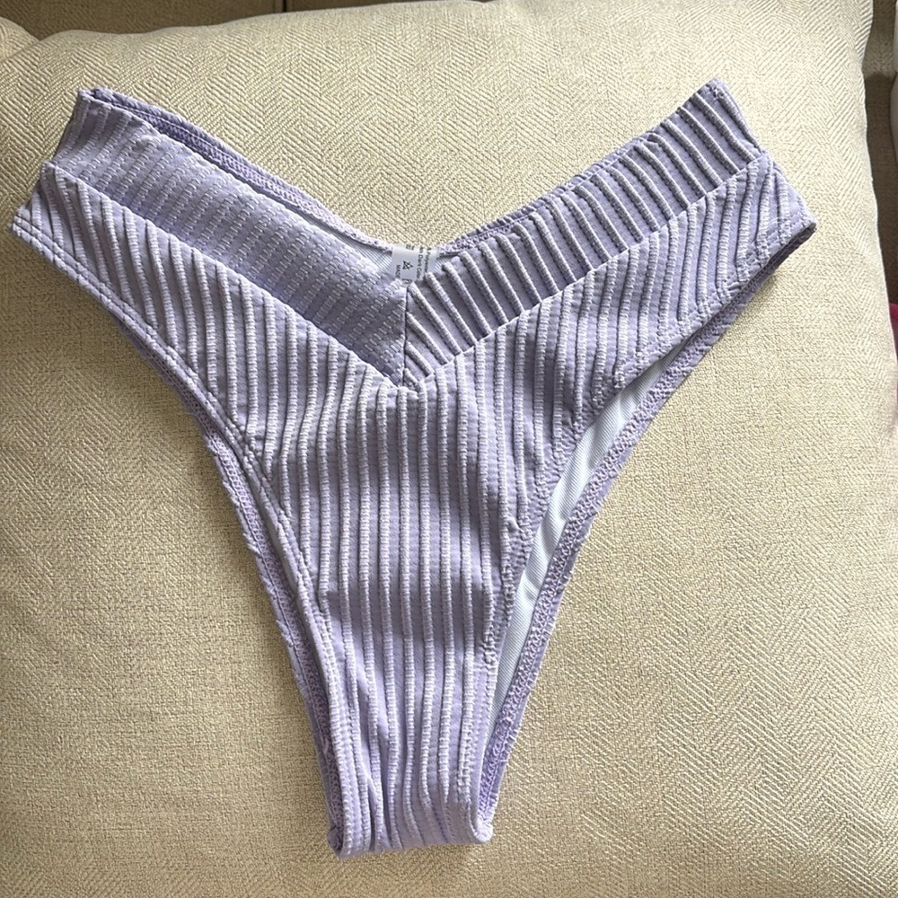 NWOT!  SHEIN bikini, bottom size small in lilac/purple
